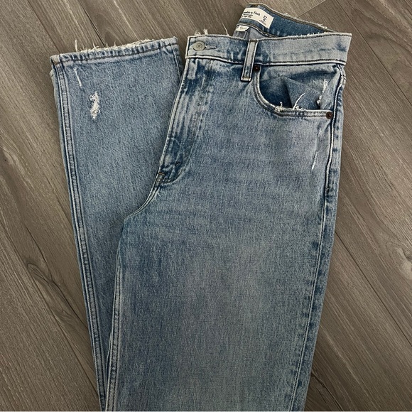 Abercrombie Curve Love 90s Straight Jean - Picture 3 of 5